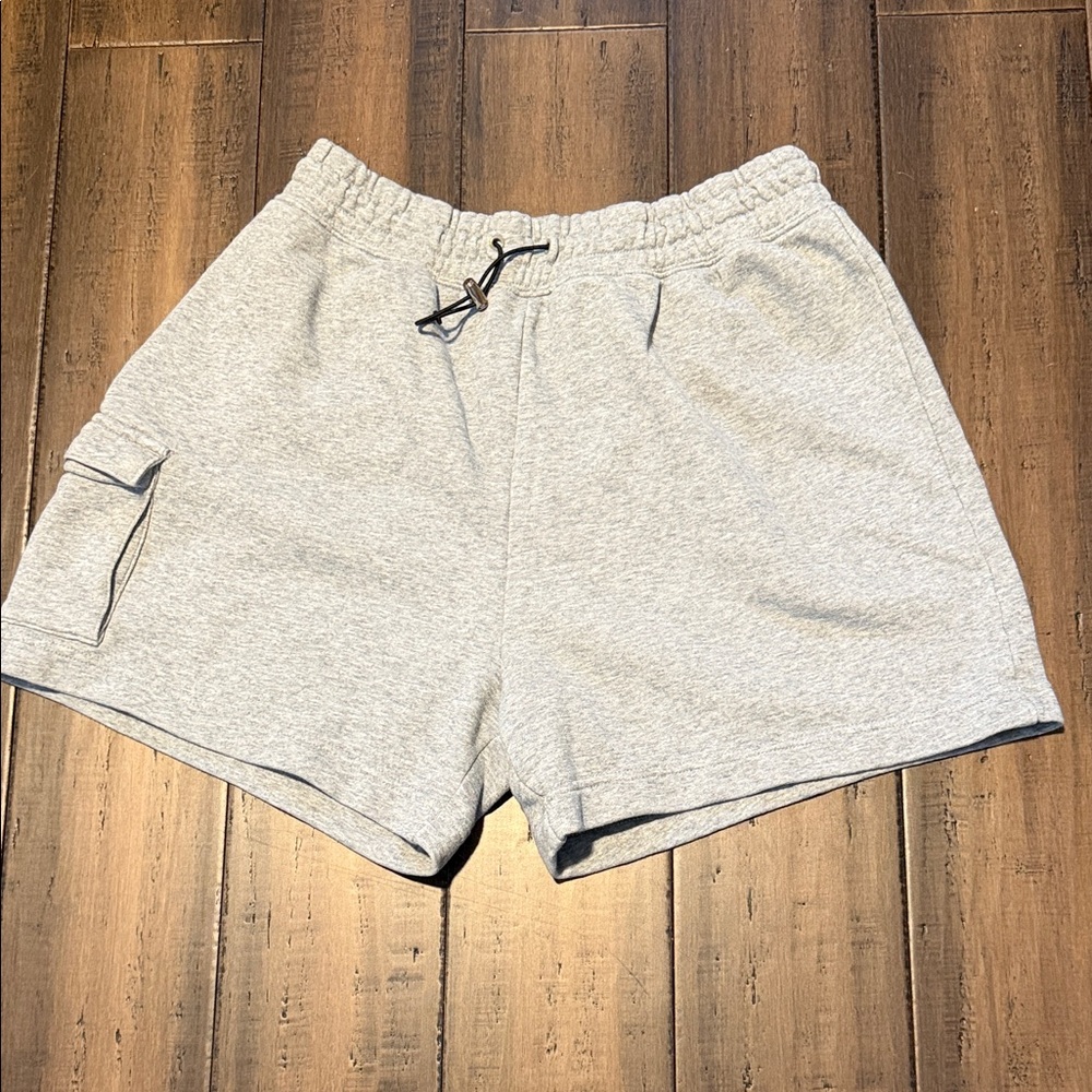 NIKE Men's Gray Athletic Cargo Shorts - Comfortable Everyday Fit — large
